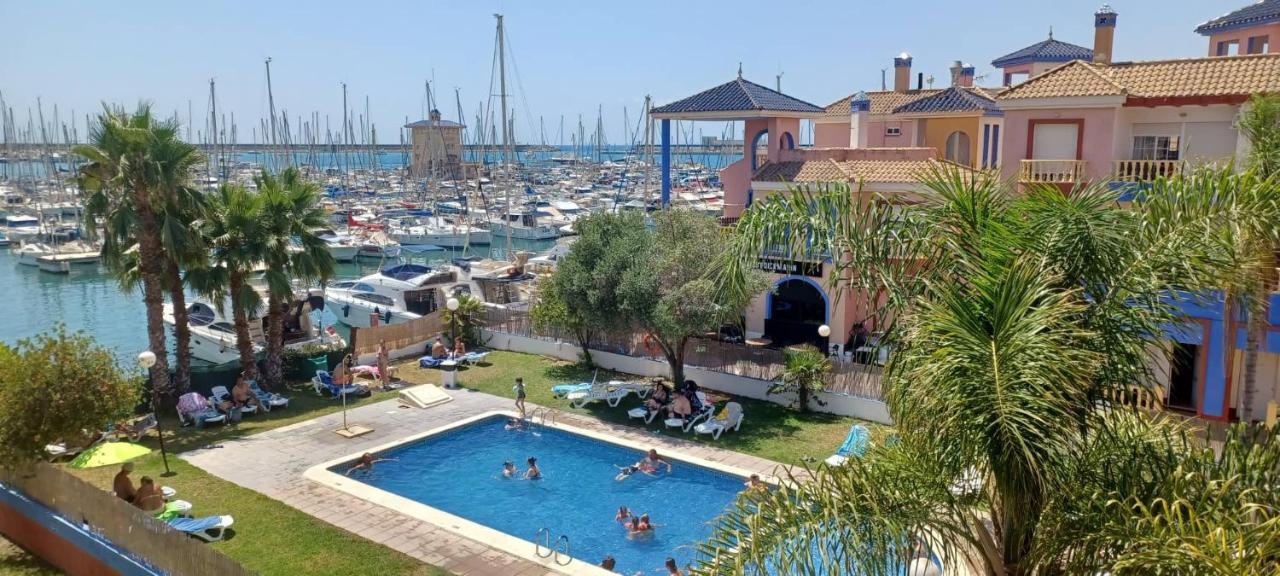 Appartement Climatise Deux Chambres Front De Mer Et Piscine Torrevieja Exterior photo